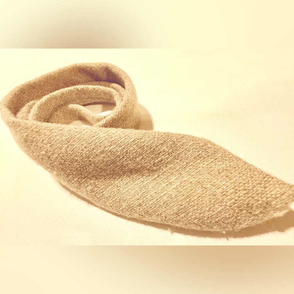 Elegant Tweed Wool Knit Beige 100% Pure Falkland Islands Wool Great Britain